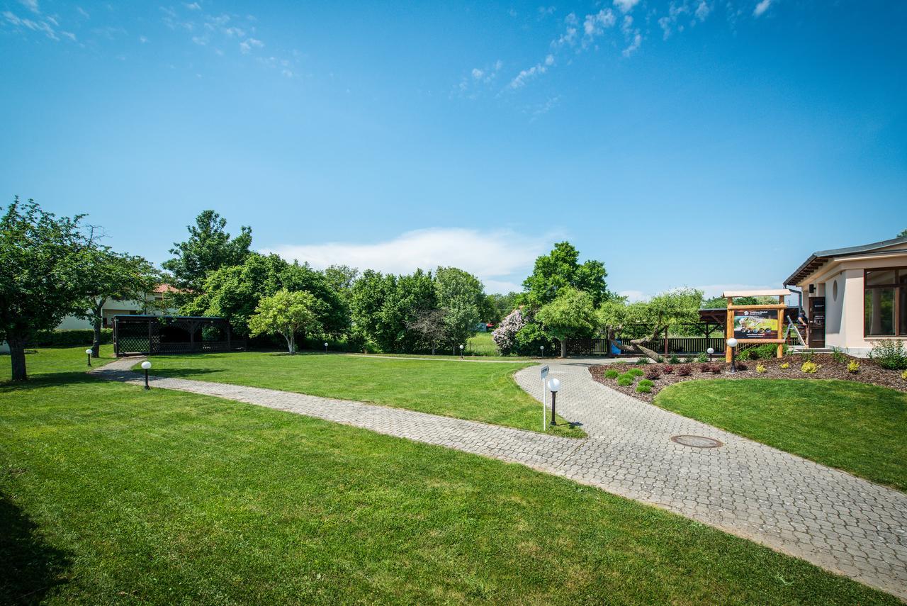 Hotel Skanzen Depandance ヴェレフラト エクステリア 写真