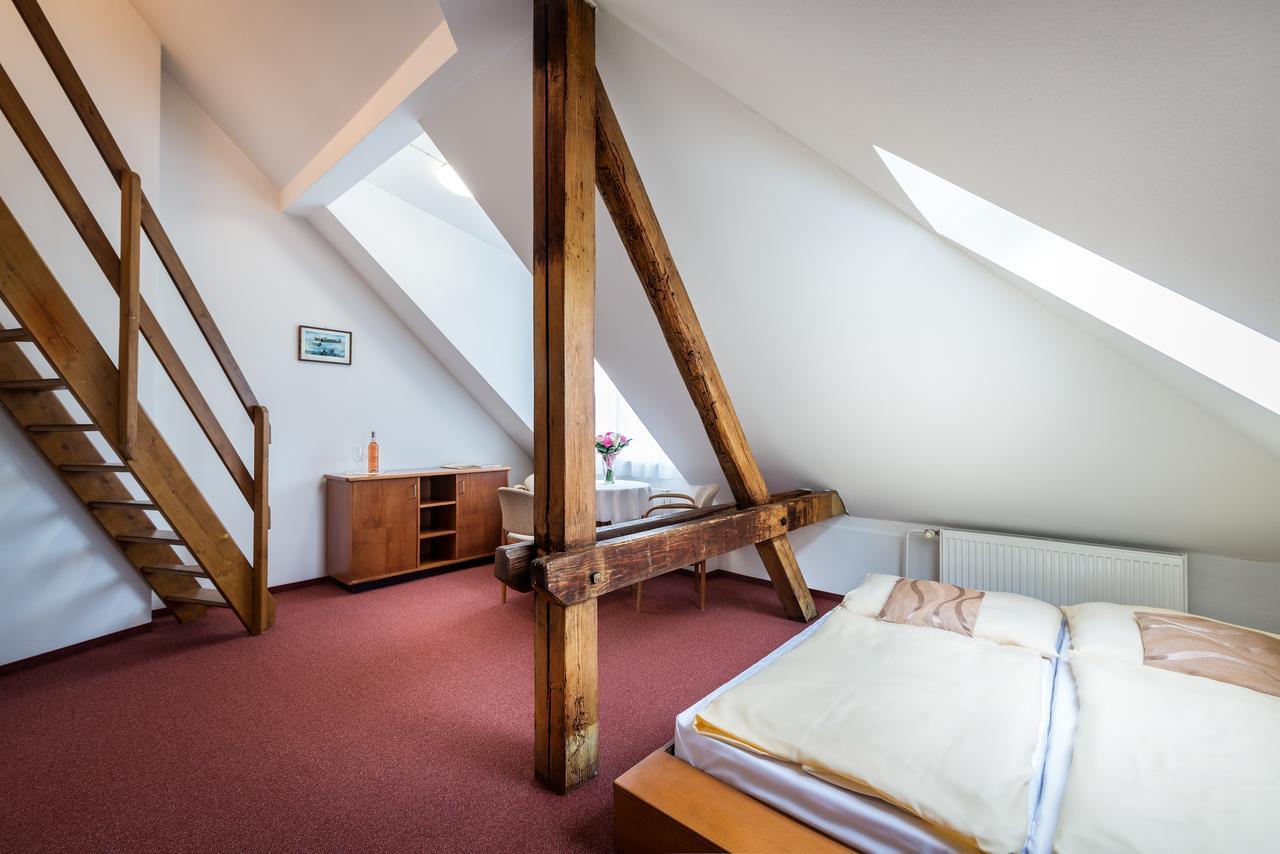 Hotel Skanzen Depandance ヴェレフラト エクステリア 写真