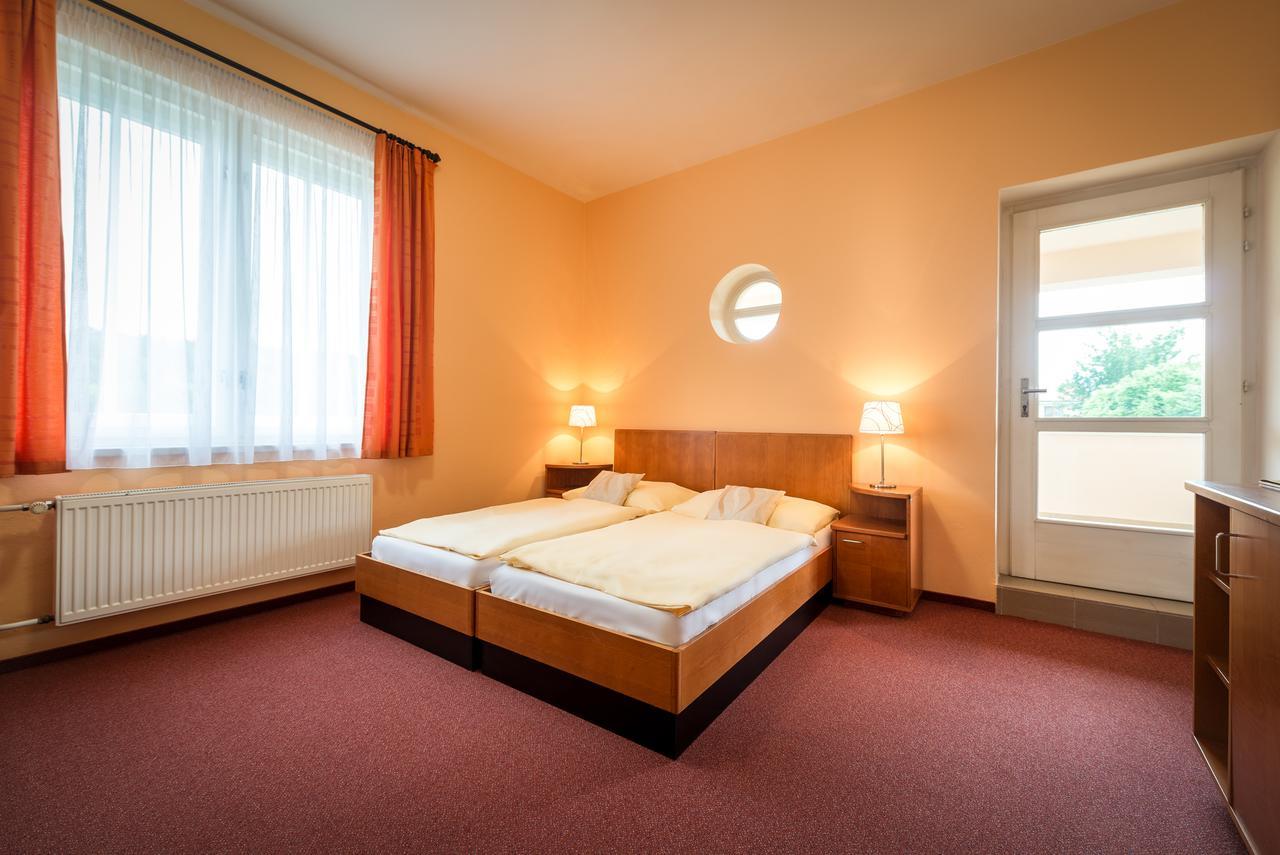 Hotel Skanzen Depandance ヴェレフラト エクステリア 写真