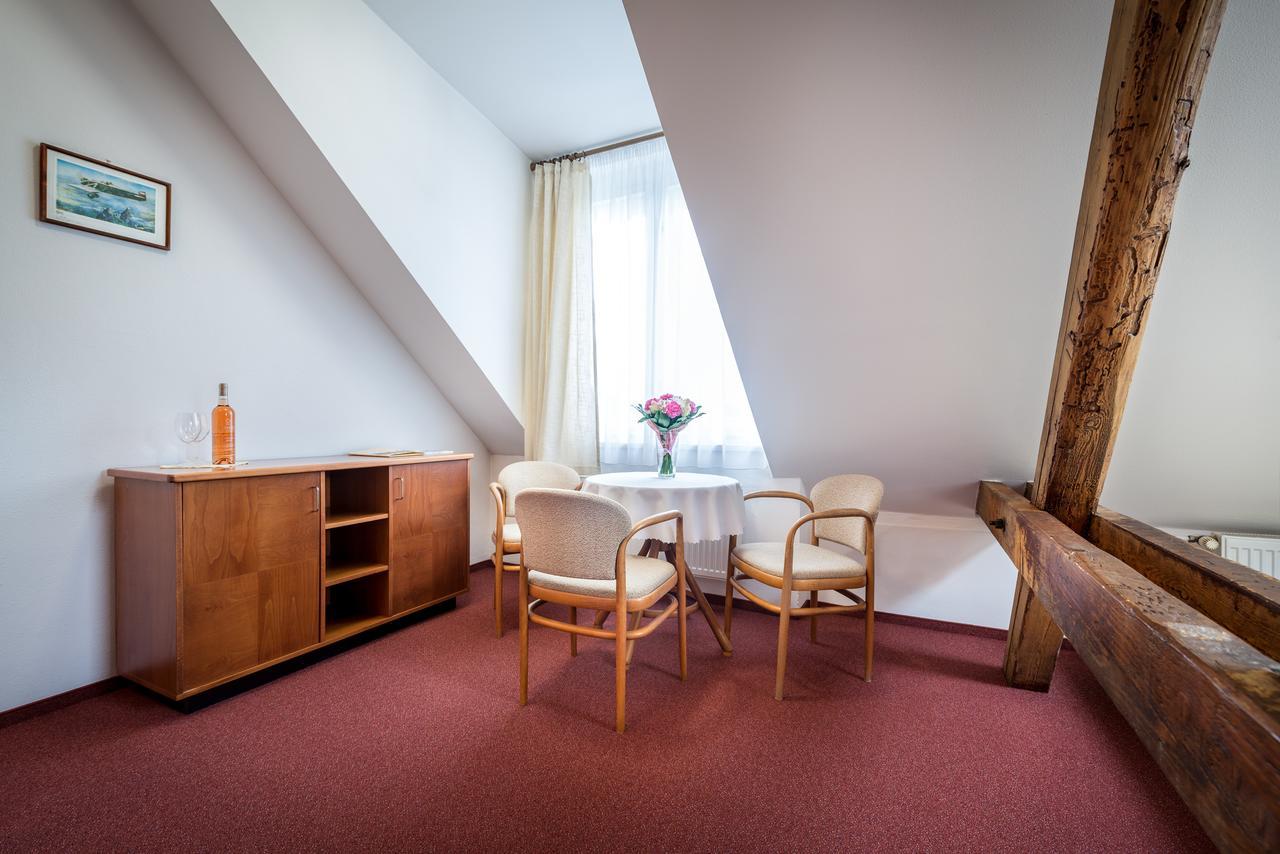 Hotel Skanzen Depandance ヴェレフラト エクステリア 写真