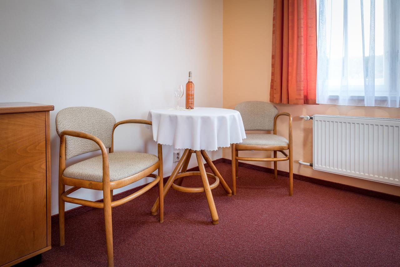 Hotel Skanzen Depandance ヴェレフラト エクステリア 写真