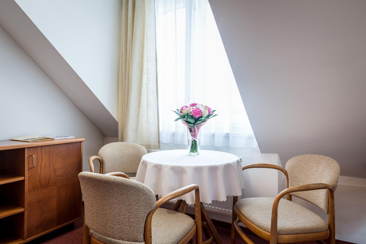 Hotel Skanzen Depandance ヴェレフラト エクステリア 写真